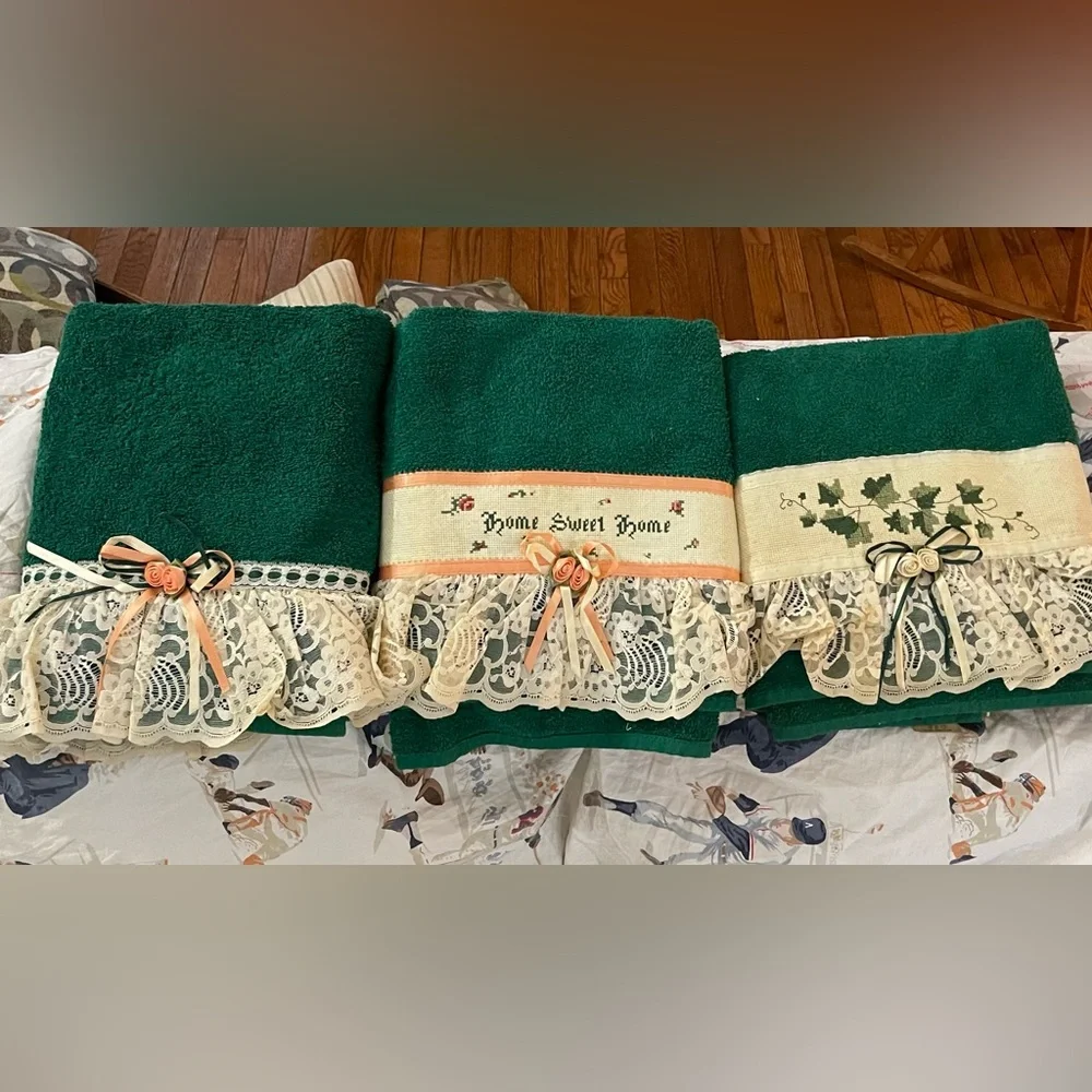 Set if 3 Bath Towels Hand Decorated